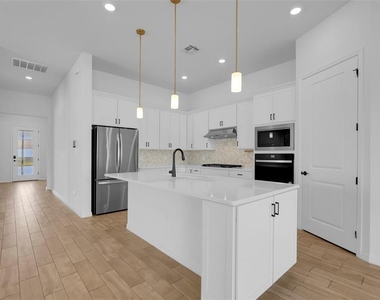 10393 Park Estates Avenue - Photo Thumbnail 6