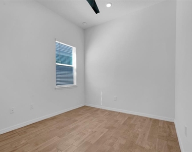 10393 Park Estates Avenue - Photo Thumbnail 32