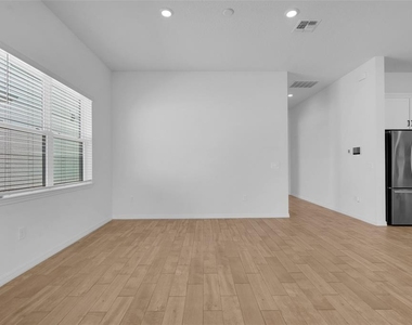 10393 Park Estates Avenue - Photo Thumbnail 17