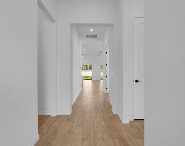 10393 Park Estates Avenue - Photo Thumbnail 5