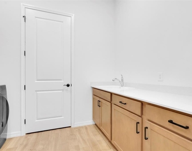 10393 Park Estates Avenue - Photo Thumbnail 37