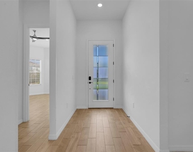 10393 Park Estates Avenue - Photo Thumbnail 4