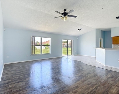 1001 Eiffel Lane - Photo Thumbnail 16