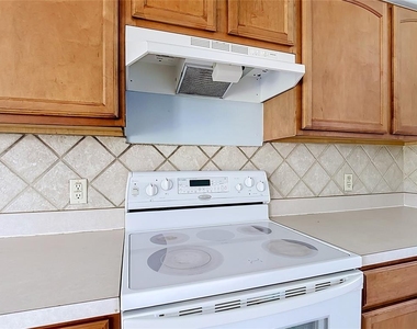 1001 Eiffel Lane - Photo Thumbnail 13