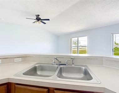 1001 Eiffel Lane - Photo Thumbnail 12