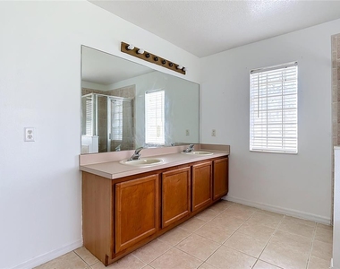 1001 Eiffel Lane - Photo Thumbnail 20