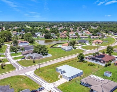1001 Eiffel Lane - Photo Thumbnail 33