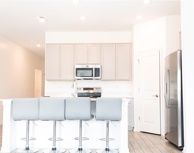 707 Staffora Street - Photo Thumbnail 14