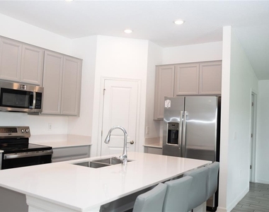 707 Staffora Street - Photo Thumbnail 7
