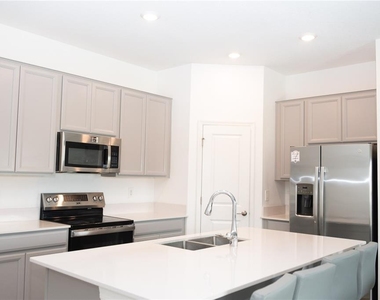 707 Staffora Street - Photo Thumbnail 6
