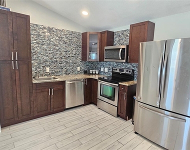 5042 Linda Street - Photo Thumbnail 7