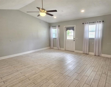 5042 Linda Street - Photo Thumbnail 4
