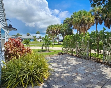5042 Linda Street - Photo Thumbnail 15