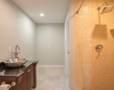 124 Shelley Drive - Photo Thumbnail 12
