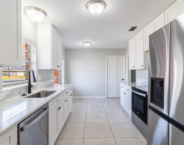 124 Shelley Drive - Photo Thumbnail 3