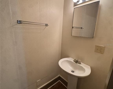 4025 Sw 20th Drive - Photo Thumbnail 12