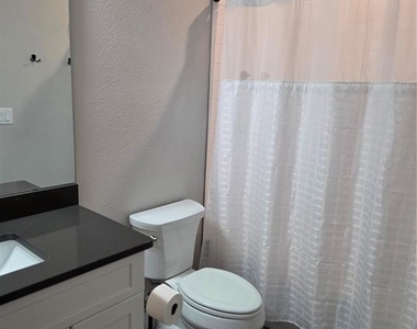 3062 Isles Way - Photo Thumbnail 18
