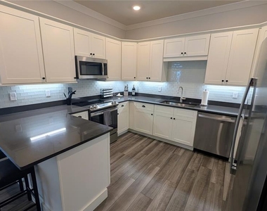 3062 Isles Way - Photo Thumbnail 5
