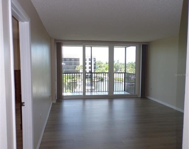 25188 Marion Ave - Photo Thumbnail 2