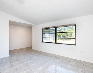838 Jarvis Street - Photo Thumbnail 7