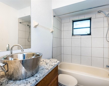 838 Jarvis Street - Photo Thumbnail 25