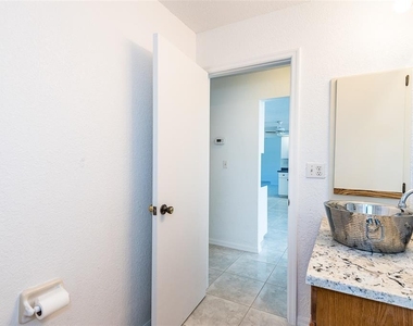 838 Jarvis Street - Photo Thumbnail 24