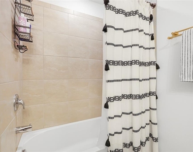 1808 Fender Lane - Photo Thumbnail 24