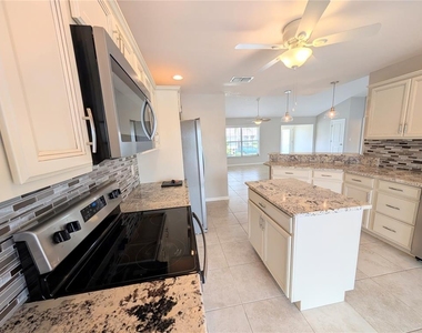 8707 51st Avenue W - Photo Thumbnail 12