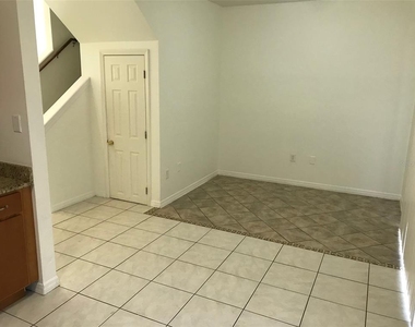 7635 Plantation Circle - Photo Thumbnail 4