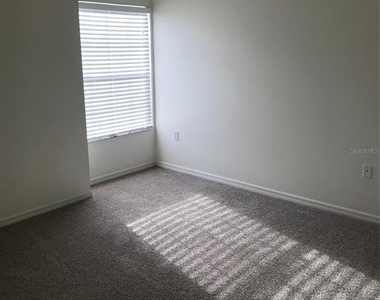 7635 Plantation Circle - Photo Thumbnail 7