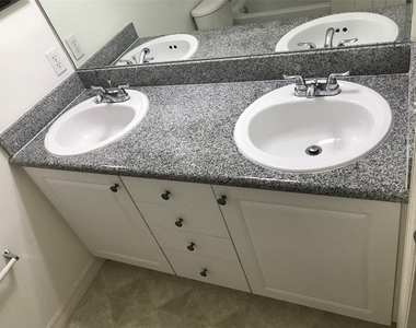 7635 Plantation Circle - Photo Thumbnail 6