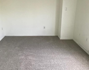 7635 Plantation Circle - Photo Thumbnail 5