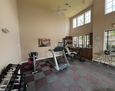 7635 Plantation Circle - Photo Thumbnail 18