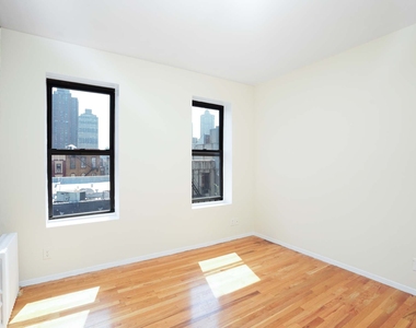 406 West 46th Street - Photo Thumbnail 5