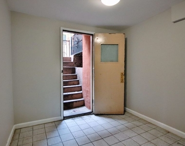 East 7th Street - Photo Thumbnail 3