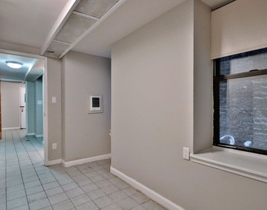 East 7th Street - Photo Thumbnail 1