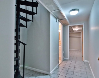 East 7th Street - Photo Thumbnail 7