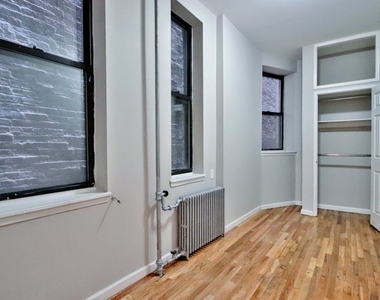 East 7th Street - Photo Thumbnail 5