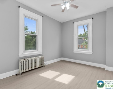 227 E Garrison Street - Photo Thumbnail 20