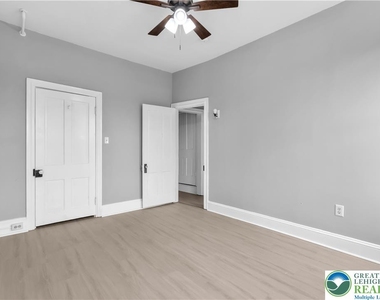 227 E Garrison Street - Photo Thumbnail 15