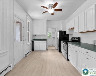 227 E Garrison Street - Photo Thumbnail 6