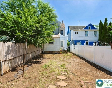 227 E Garrison Street - Photo Thumbnail 24