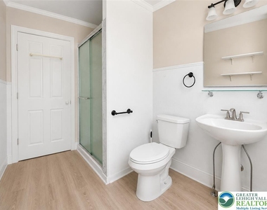 227 E Garrison Street - Photo Thumbnail 16