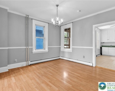227 E Garrison Street - Photo Thumbnail 5