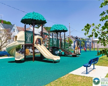 227 E Garrison Street - Photo Thumbnail 29