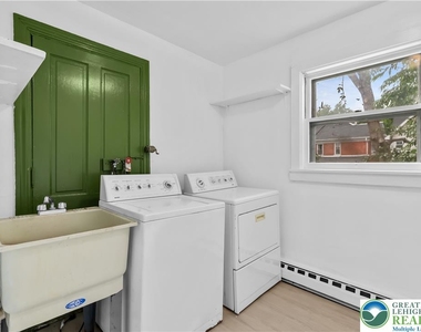 227 E Garrison Street - Photo Thumbnail 11