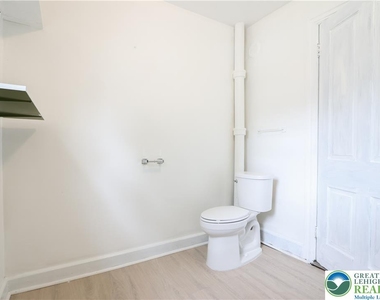 227 E Garrison Street - Photo Thumbnail 10