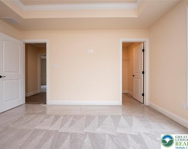 160 William Street - Photo Thumbnail 21