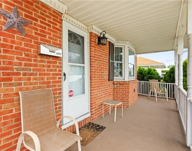 1024 Washington Street - Photo Thumbnail 3