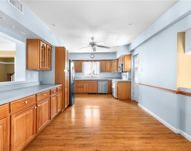 1024 Washington Street - Photo Thumbnail 8